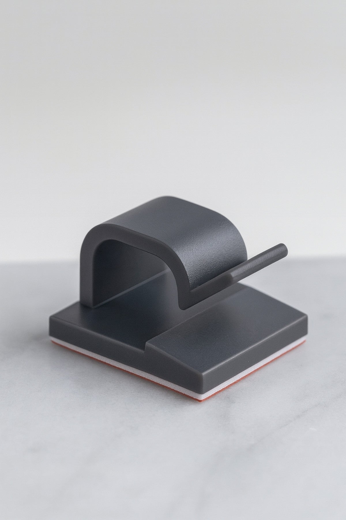 50 clips adhésifs pour câbles — Organisation élégante et sans effort